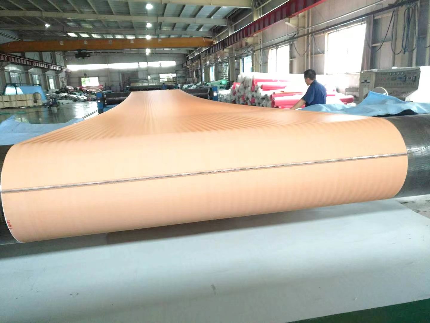 真空帶式過濾機(jī)在工作時(shí)，濾布的狀態(tài)會(huì)如何變化？